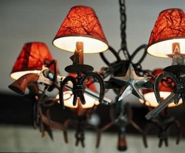 Как прикрепить люстру?