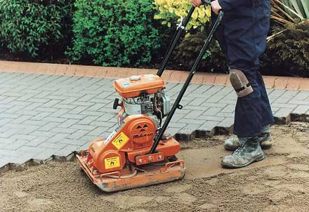 Как укладывать брусчатку?