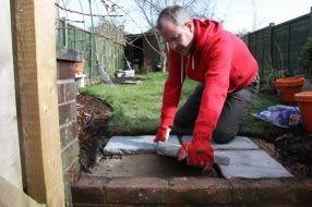 Как самому уложить тротуарную плитку?