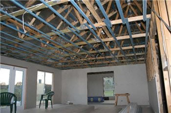 Как собрать реечный потолок?