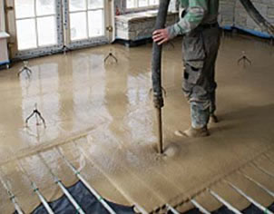 Как залить стяжку пола?