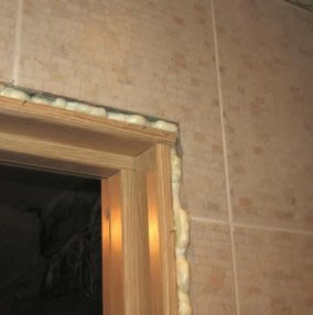 Как очистить монтажную пену с двери?