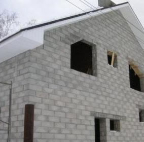 Как построить дом из пеноблоков своими руками?