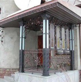 Как построить навес над крыльцом?