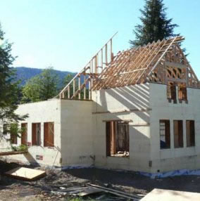 Как построить двухскатную крышу своими руками?