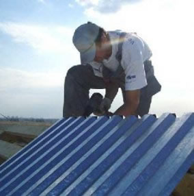 Как накрыть крышу металлопрофилем?