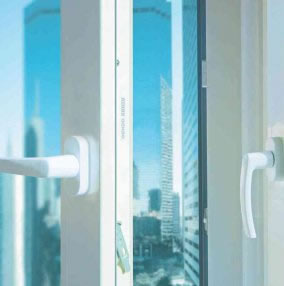 Как подтянуть пластиковые окна?