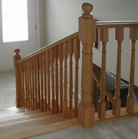 Деревянные перила для лестниц