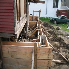 Ремонт фундамента винтовыми сваями