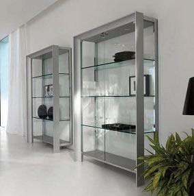 Книжный шкаф со стеклянными дверцами