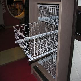 Выдвижные корзины для шкафов купе