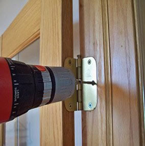 Когда устанавливать межкомнатные двери при ремонте?