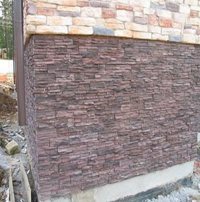 Облицовка цоколя дома камнем