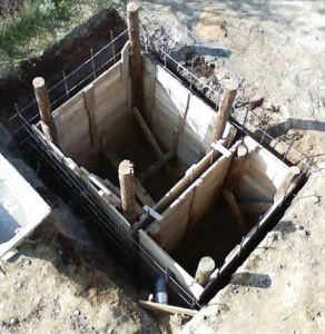 фото Цельнолитая бетонная выгребная яма