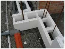 фото крепление арматурой Опалубка для фундамента из пенополистирола