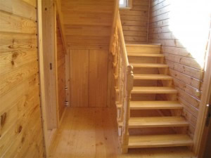 пол и лестница из бруса