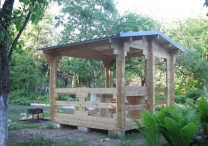 Брус сечение в 50х100 применятью также в строительстве красивых беседок как на фото