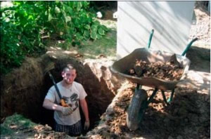 роем яму под канализацию загородного дома