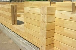 Возведение стен сруба бани