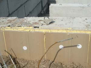 фото утепления фундамента  пенополистиролом